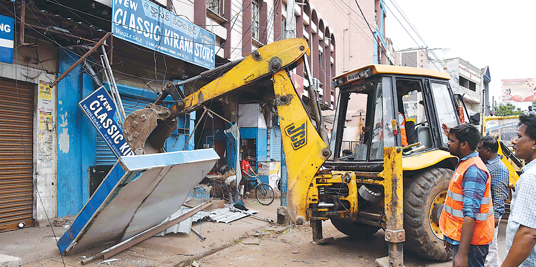 GHMC clears 1317 encroachments 2July2018 