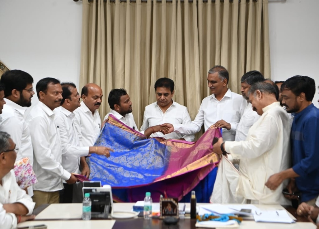  KTR and Harish Rao launched a saree infused with 27 spices.  