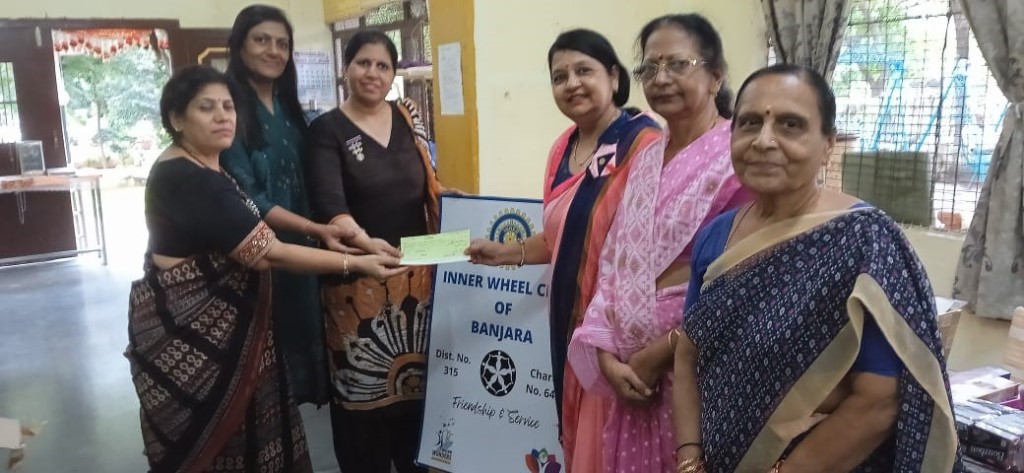  Inner Wheel Club celebrated Diwali with elders 
