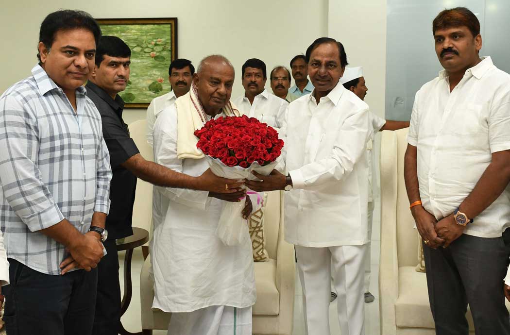 hindi news 02 july hyderabad news Devgowda discussed with KCR