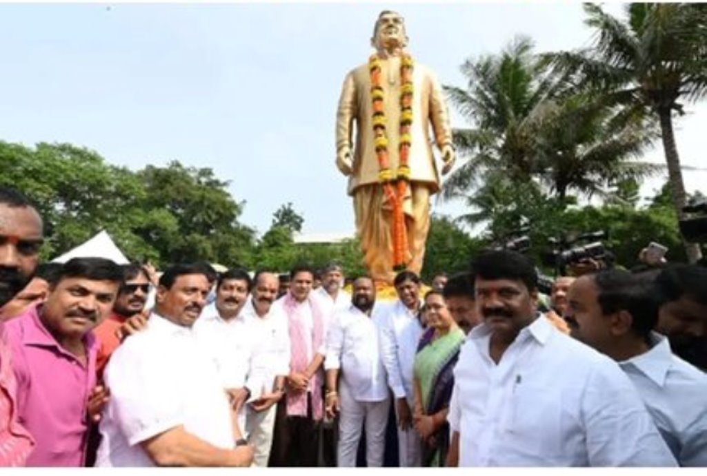  Unveiled the statue of Konda Laxman Bapu. 