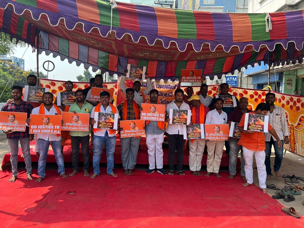  Hindu Ekta Manch staged a sit-in for the release of Raja Singh 